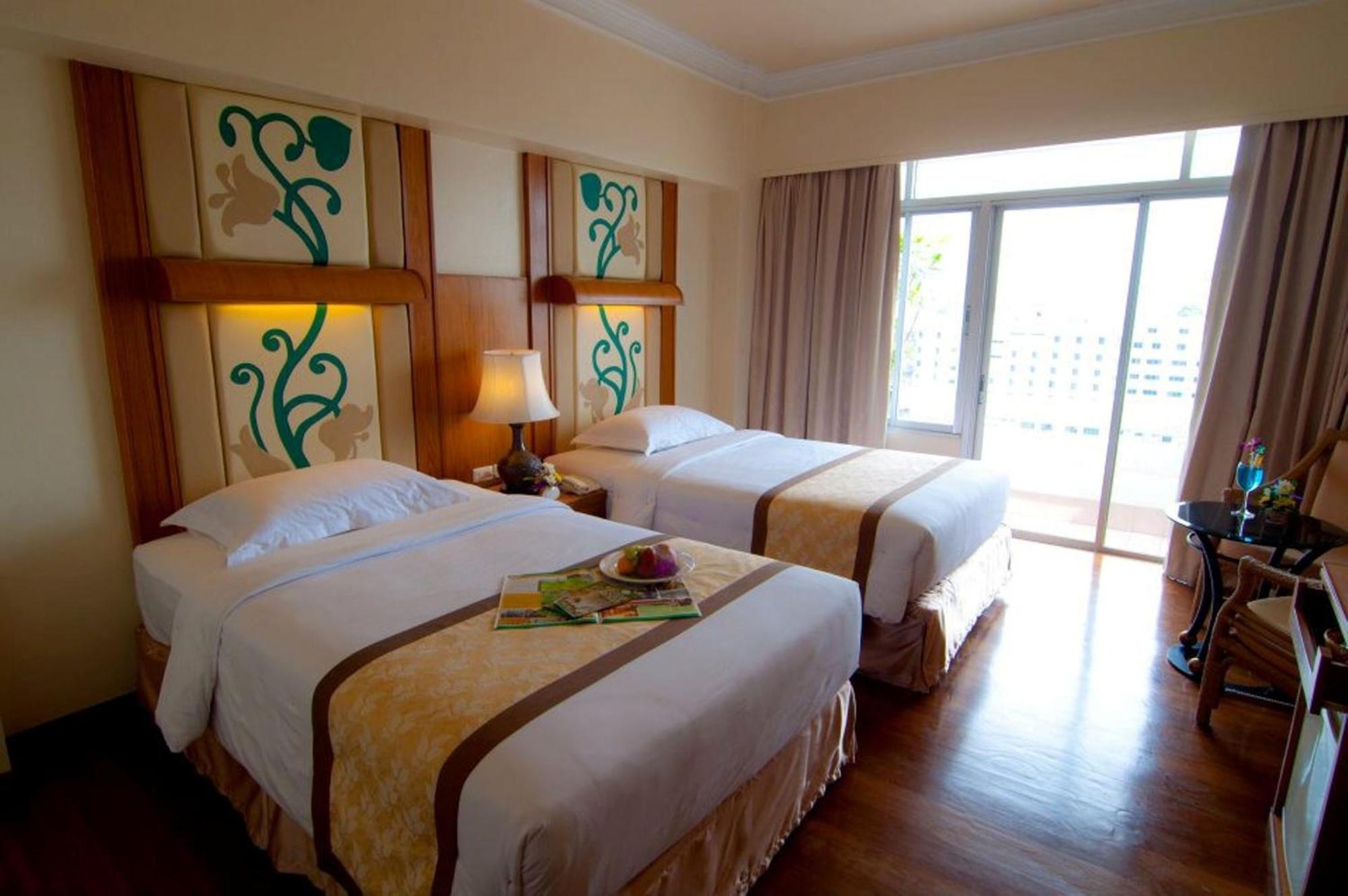 Golden Beach Hotel Pattaya Exterior foto