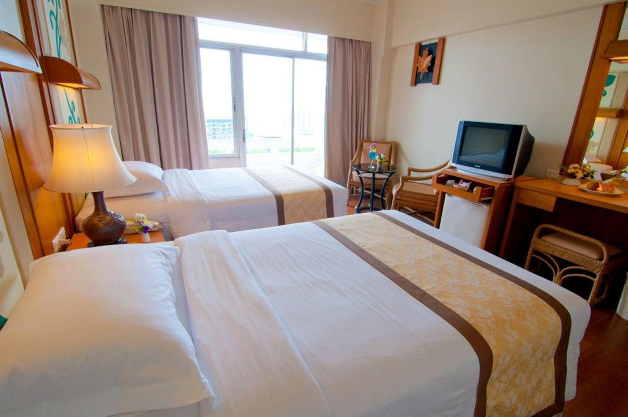 Golden Beach Hotel Pattaya Exterior foto